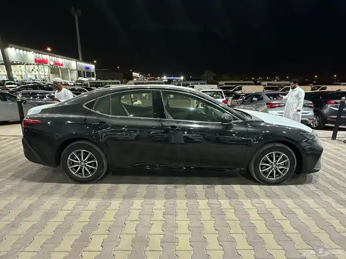 تويوتا كامري E موديل 2025 أصفار 4