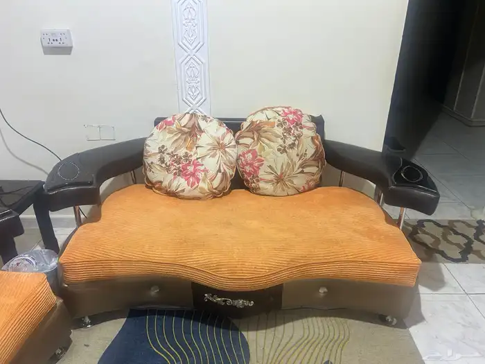 كنبتين مع طاوله 2