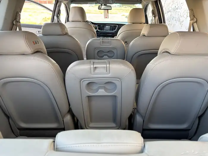 كيا كرنفال 11 راكب ديزل 12