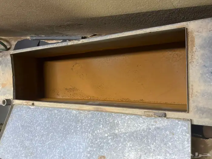 شنطه حديد كانت راكبه على ددسن 1985 1