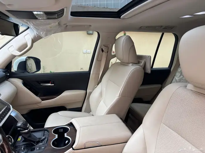 لاند كروزر 2023 GXR أعلى فئة L5 سعودي فل كامل 24