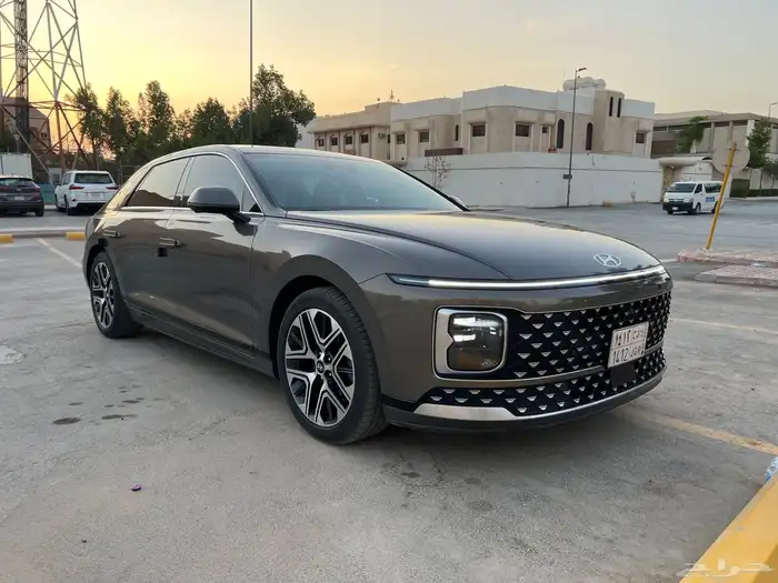 ازيرا بريميوم 2024 ( شبه جديد ) ممشى قليل 2