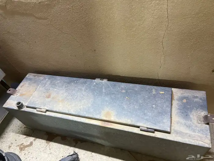 شنطه حديد كانت راكبه على ددسن 1985 0