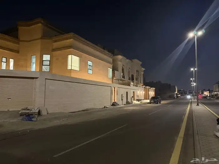 فيلا فخمة للبيع المساحة 650م شارعين حي اللؤؤ 28