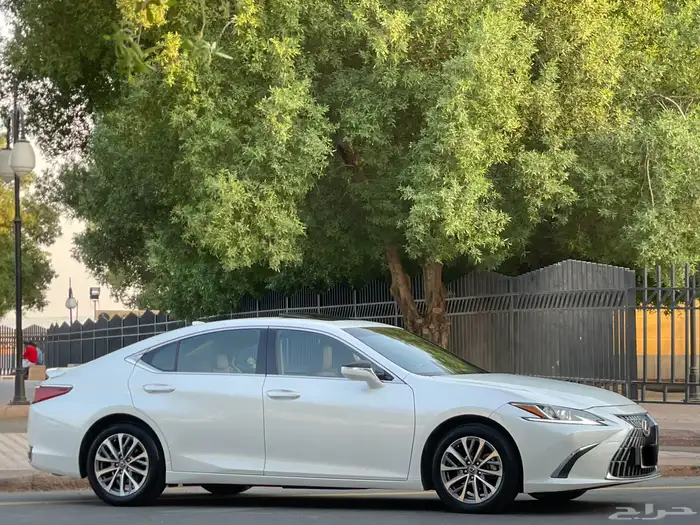 لكزس-ES300h-2023(ممشي48الف)لحاله الوكاله 13