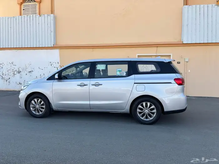 كيا كرنفال 11 راكب ديزل 7