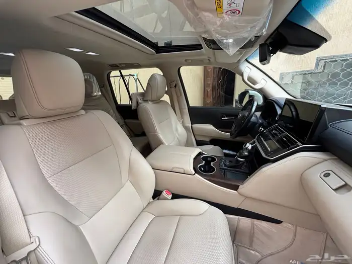 لاند كروزر 2023 GXR أعلى فئة L5 سعودي فل كامل 17