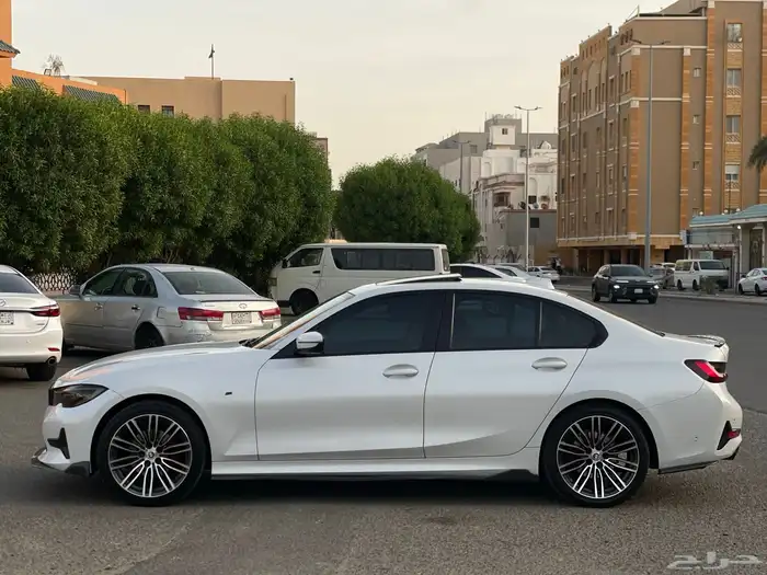 بي ام دبليو 320i 2022 3