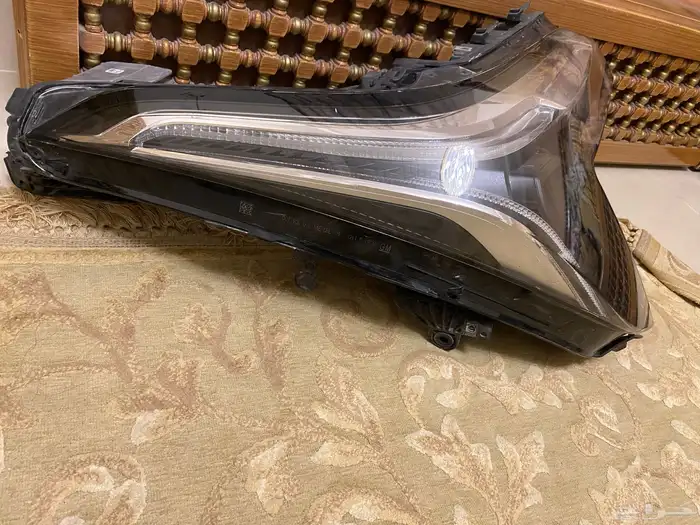 شمعة يسار كاديلاك XT4 2019 2020 2021 1