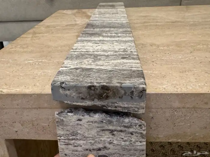 طاوله قهوه وسط رخام ترافنتينو طبيعي معالج بحزام متحرك 3