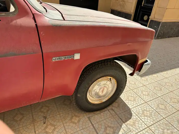 سيرا موديل 1982 شرط المكينه والجير وعندك البدي ماشاءالله 0