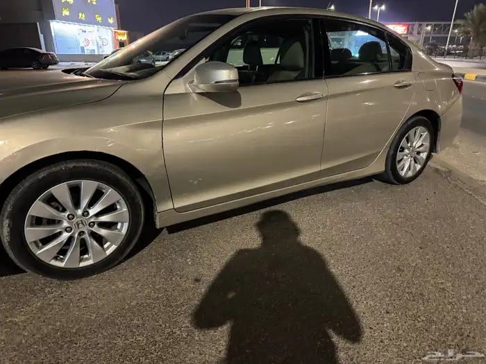 هوندا اكورد موديل 2015 اللون ذهبي بدون بويه الموتر 3