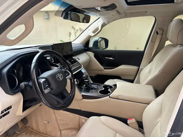 لاند كروزر 2023 GXR أعلى فئة L5 سعودي فل كامل 15