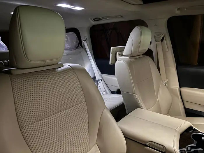 لاند كروزر 2023 GXR أعلى فئة L5 سعودي فل كامل 12