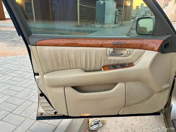 لكزس LS430 2004 مخزن نظيف جدا 46