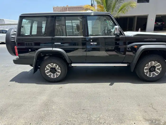 للبيع مصندق S-DLX بنزين 6 سلندر 5 أبواب 2025 ( أسود ) 0