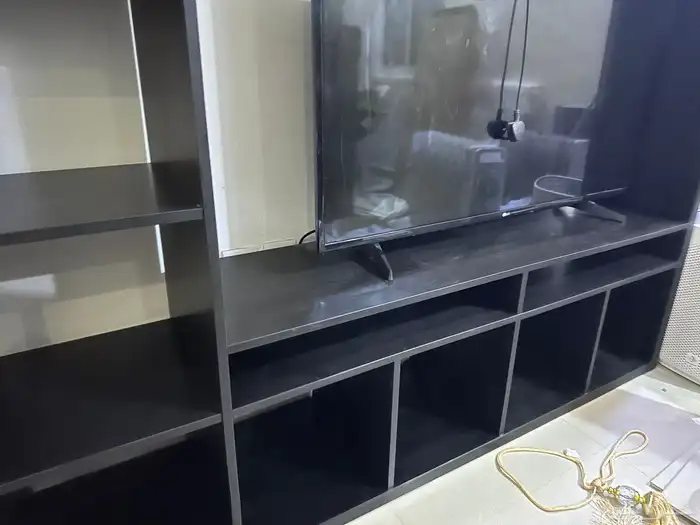 مكتبه ودولاب شاشه من ايكيا 0