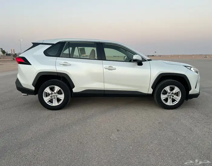 تويوتا راف فور 2021 قمة المظافه ممشى قليل 10