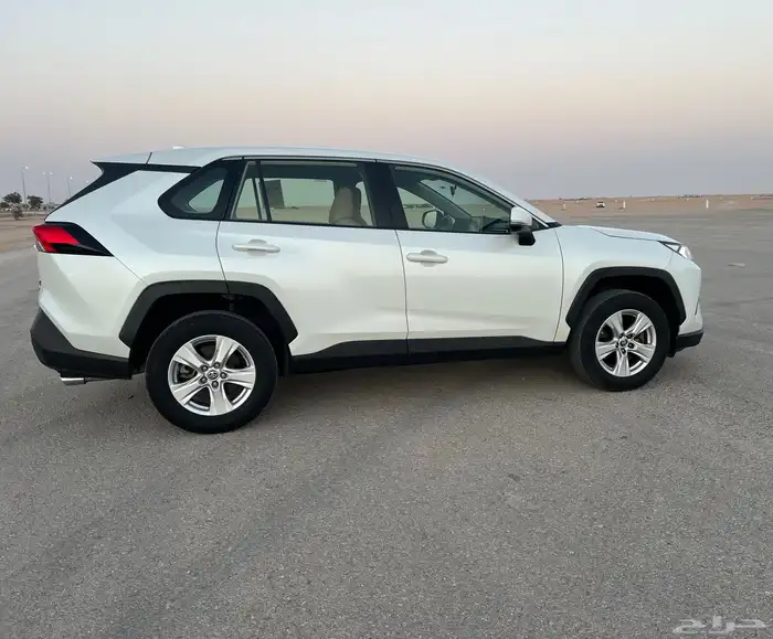 تويوتا راف فور 2021 قمة المظافه ممشى قليل 9