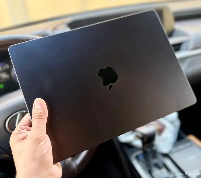 ماك بوك برو M4 1