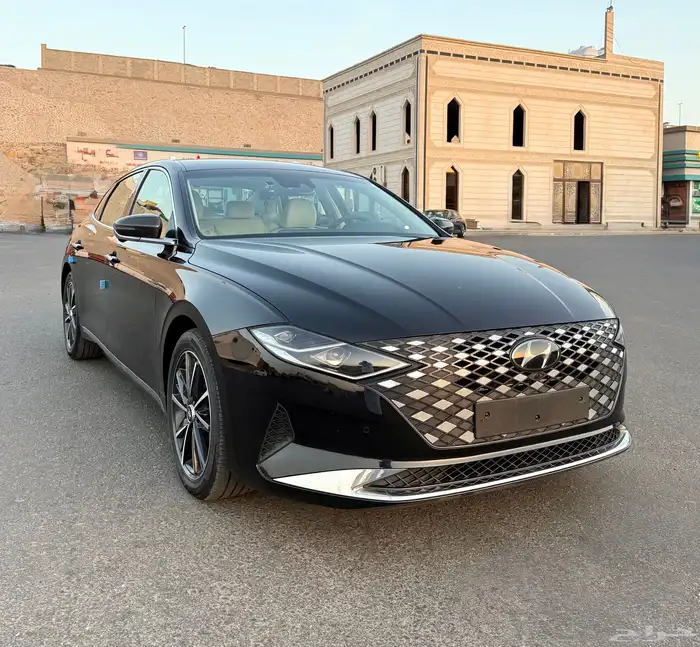 ازيرا 2022 - ديجتال 6سلندر من الداخل ابيض وكاله للبيع 7