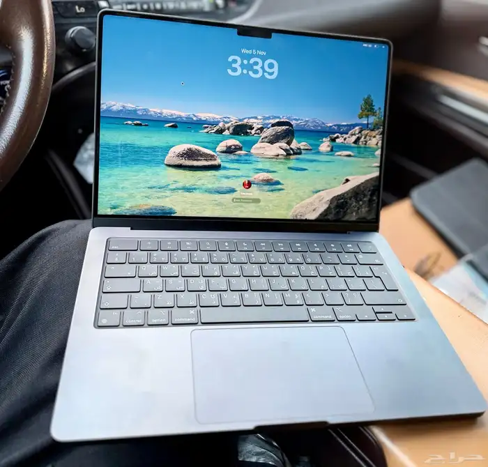 ماك بوك برو M4 9