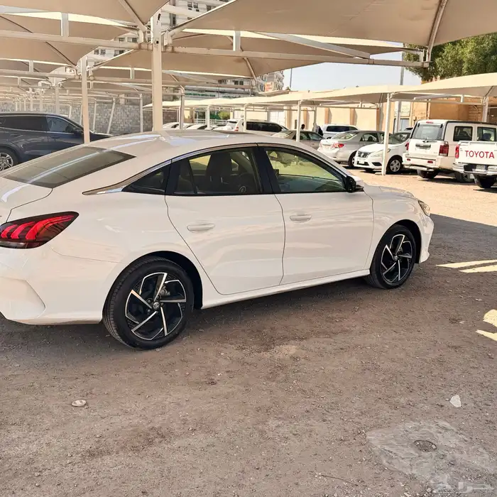 ام جي جي تي MG GT 2024 8