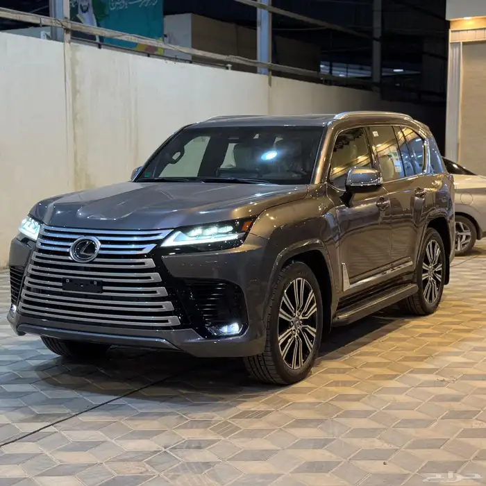 لكزس LX BB رمادي داخل ابيض الساير 2025 3