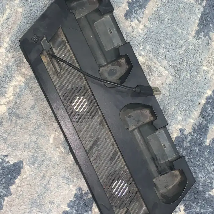 مروحه تبريد ومنافذ USB PS4 2