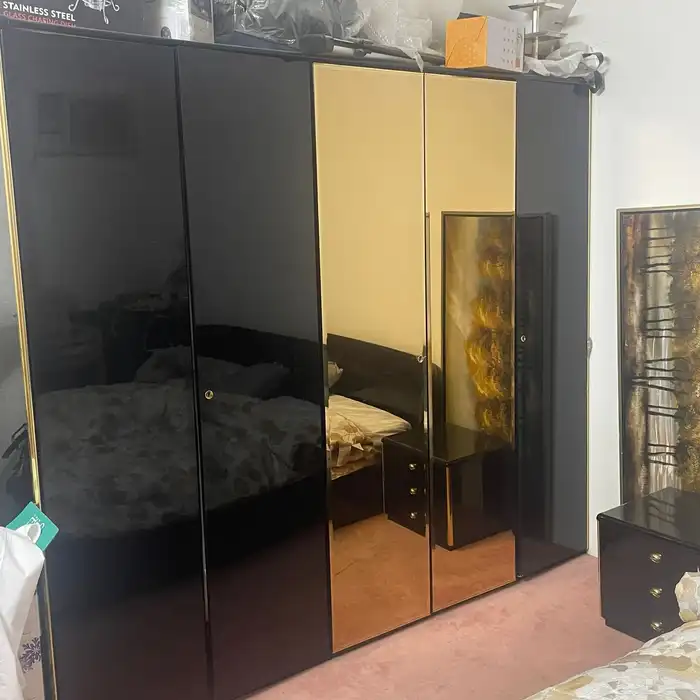 غرفة نوم في حالة ممتازة خشب سويدي ا 0