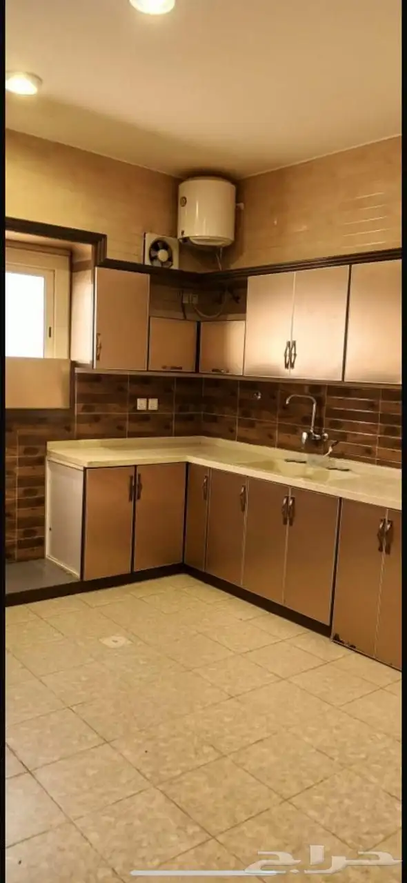 شقة للايجار فاخرة بجوارة الكلية الصحية في النماص 2