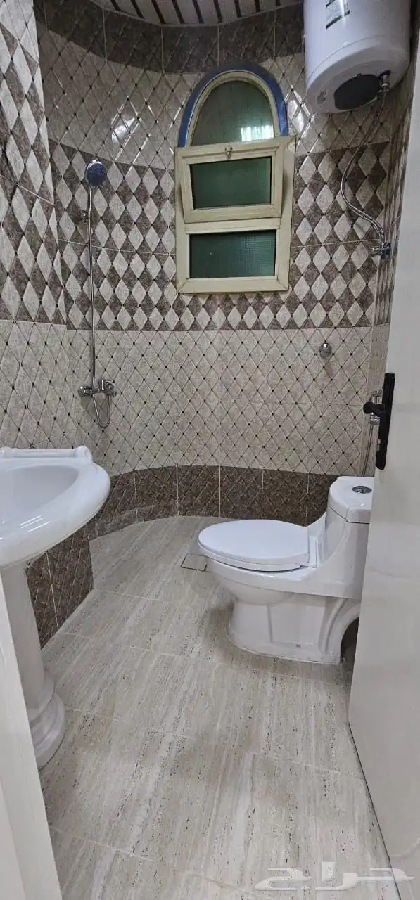 فيلا للإيجار حي الرمال 18