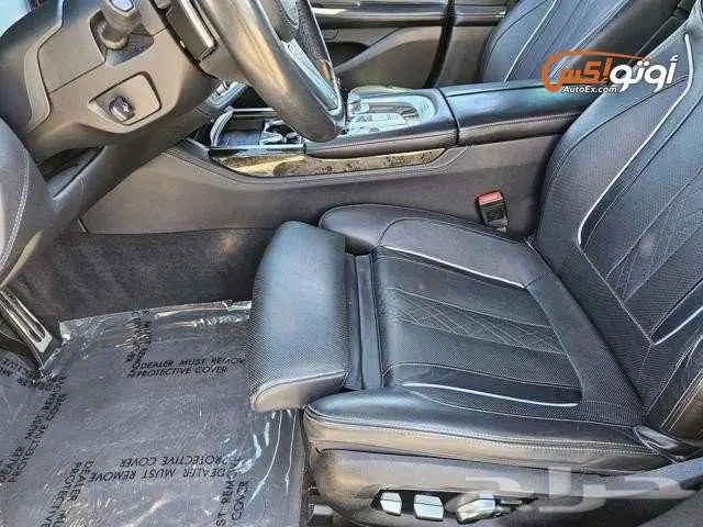 2021 بي إم دبليو 750i 12