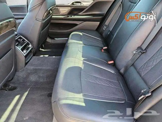 2021 بي إم دبليو 750i 13