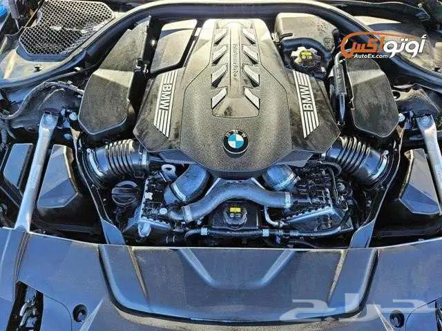 2021 بي إم دبليو 750i 16