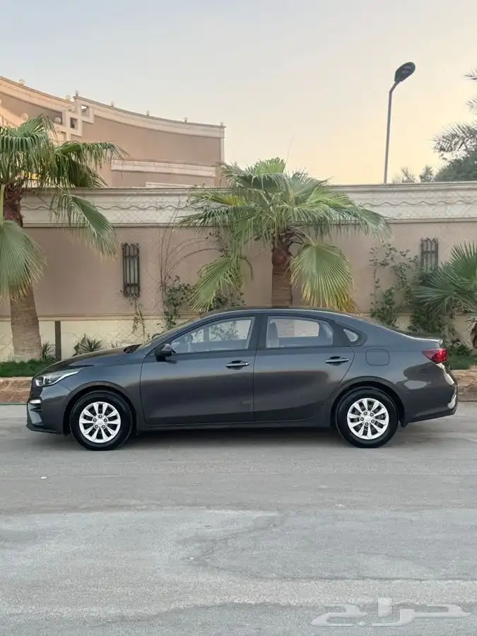 كيا سيراتو 2019مكينه 1.6ممشى قليل وشبه جديد 2