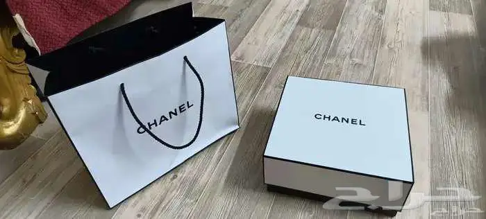 كيس وعلبة عطر شانيل أصليين من أمريكا للبيع 1