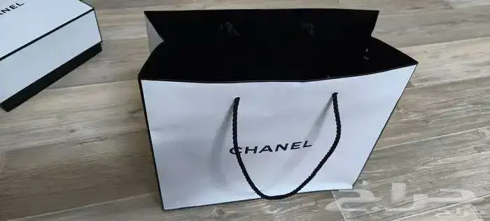 كيس وعلبة عطر شانيل أصليين من أمريكا للبيع 0