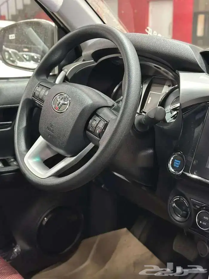 تويوتا هايلوكس غمارتين بنزين فل كامل اوتوماتيك 2025 سعودي 5