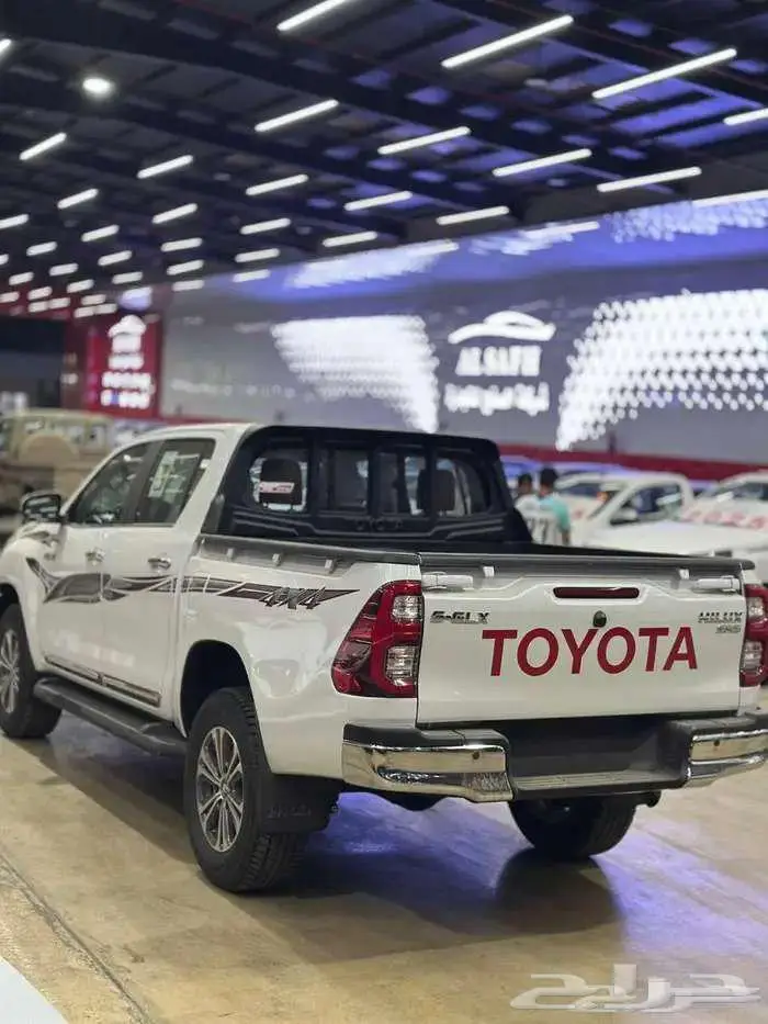 تويوتا هايلوكس غمارتين بنزين فل كامل اوتوماتيك 2025 سعودي 3