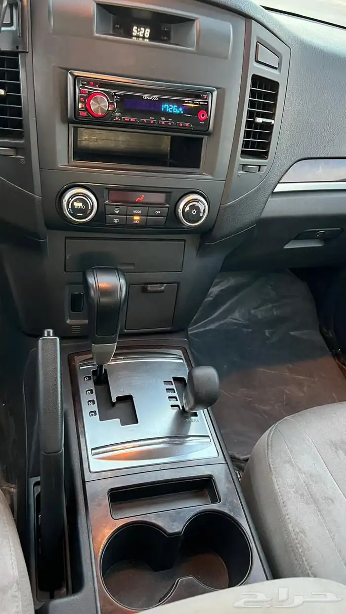 جيب باجيرو ربع 2014 ابيض 20