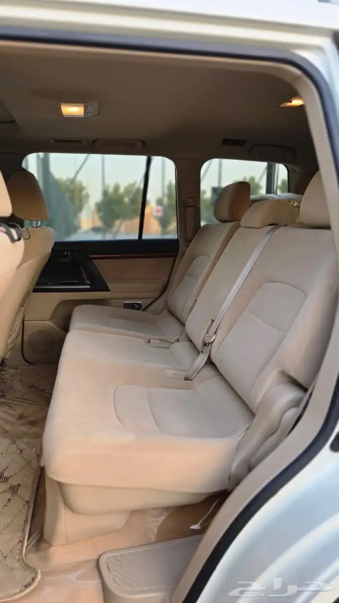 لاندكروزر 2015 بريمي مالك اول 11