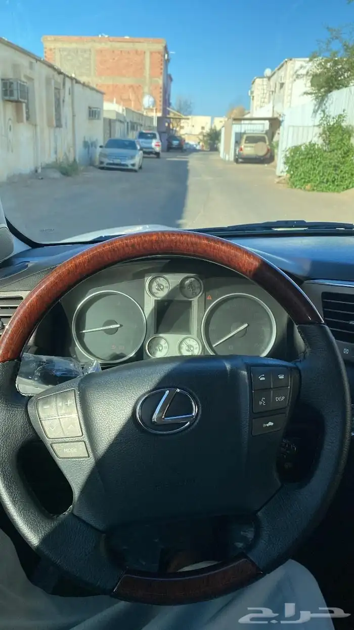 جيب لكزس 2011 فل كامل 9