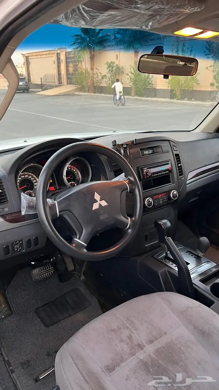 جيب باجيرو ربع 2014 ابيض 18