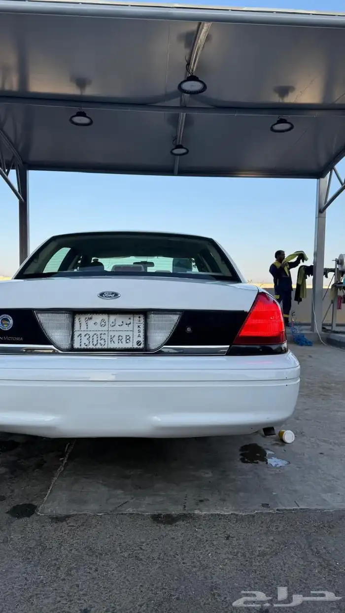 فورد بوليسي للبيع 2010 11