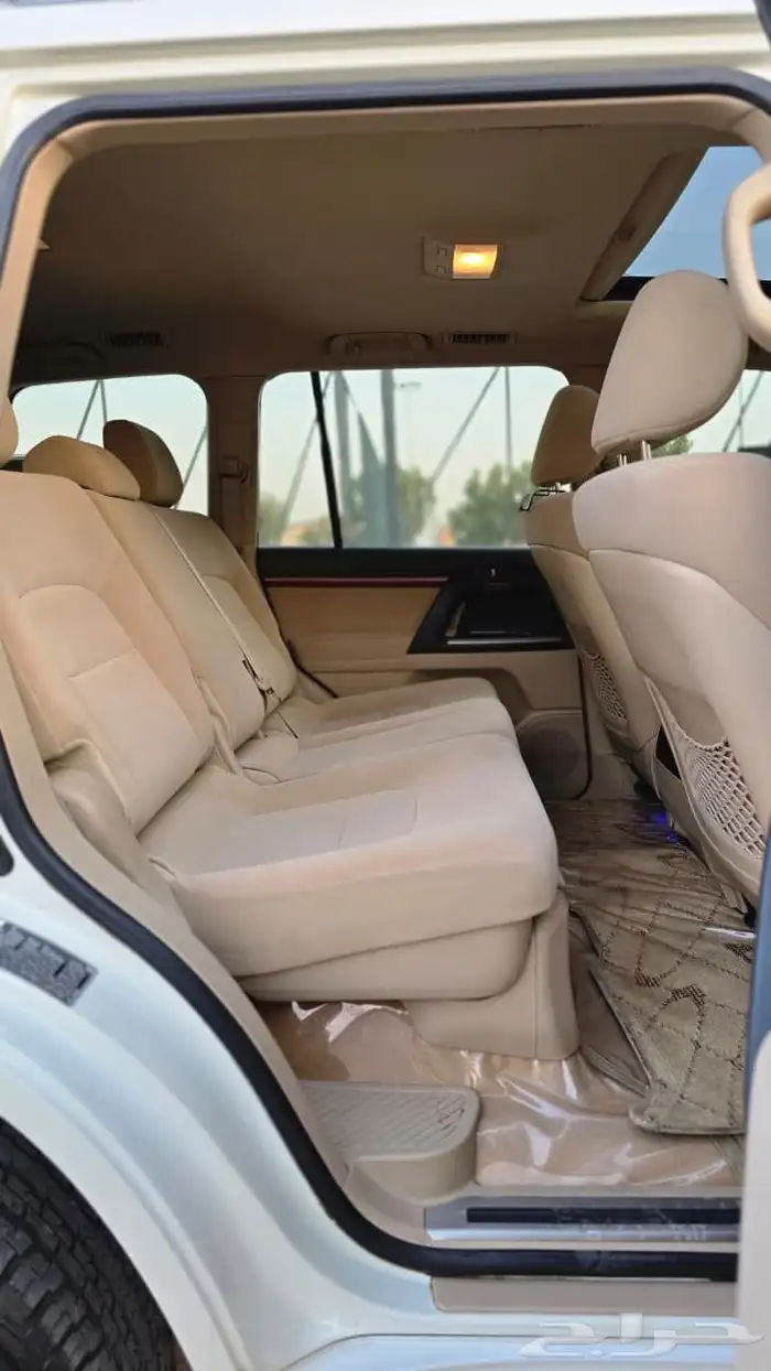 لاندكروزر 2015 بريمي مالك اول 7