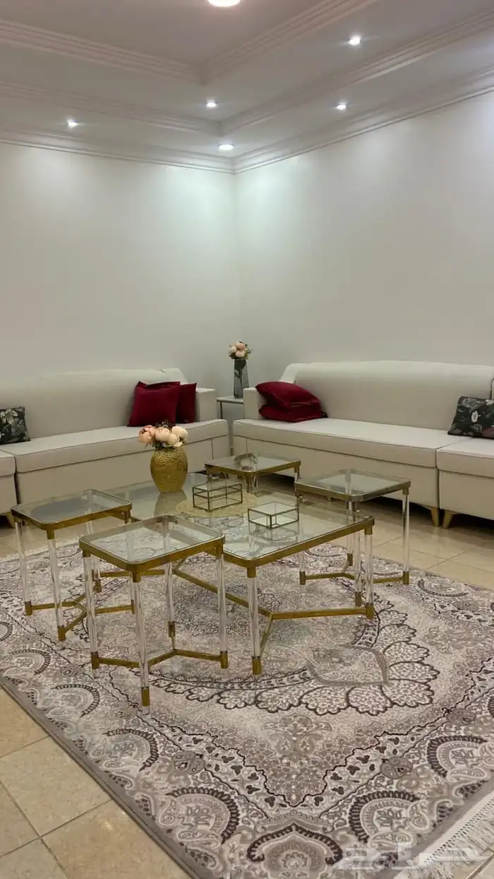 كنب نضيف جدا و استخدام قليل 1