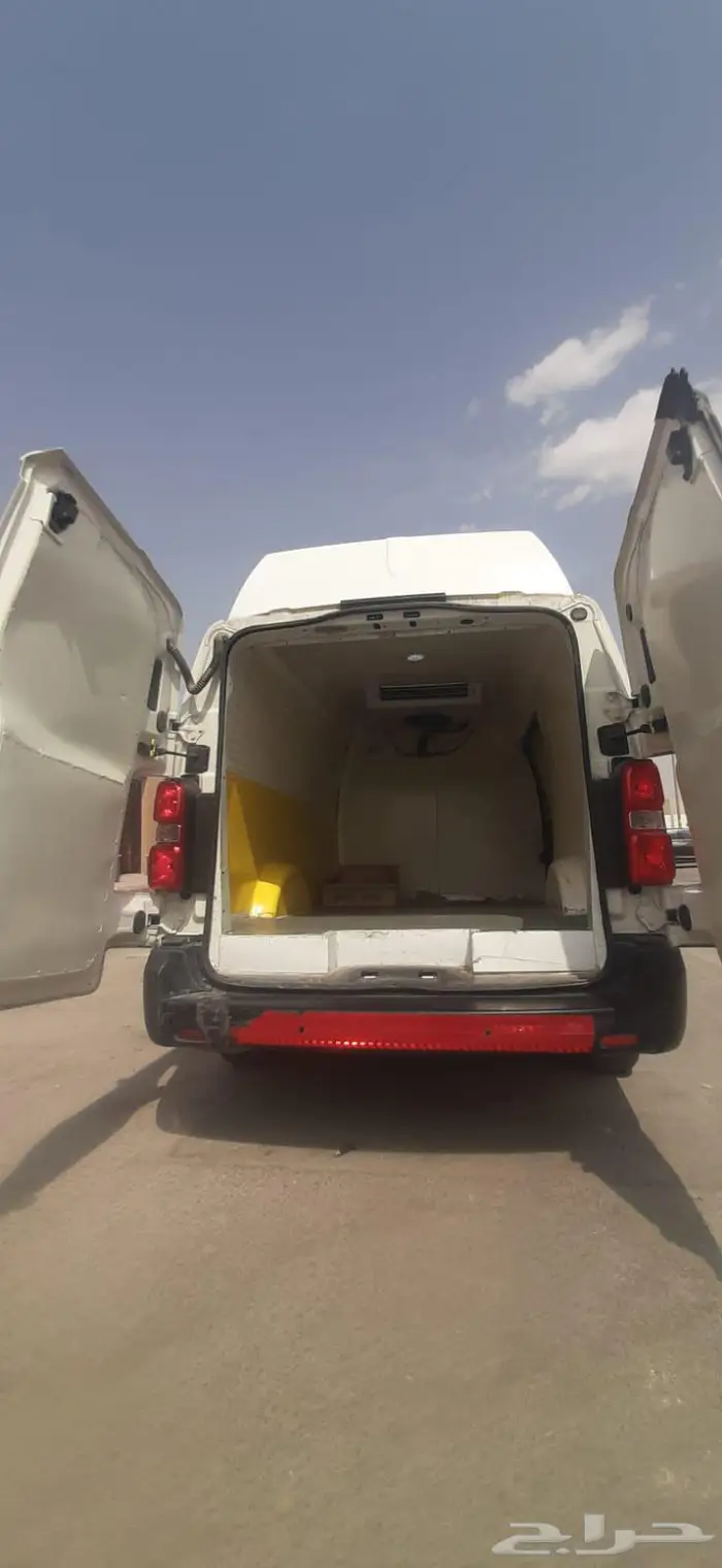 بيجو اكسبيرت يوجد فيها ثلاجة 11