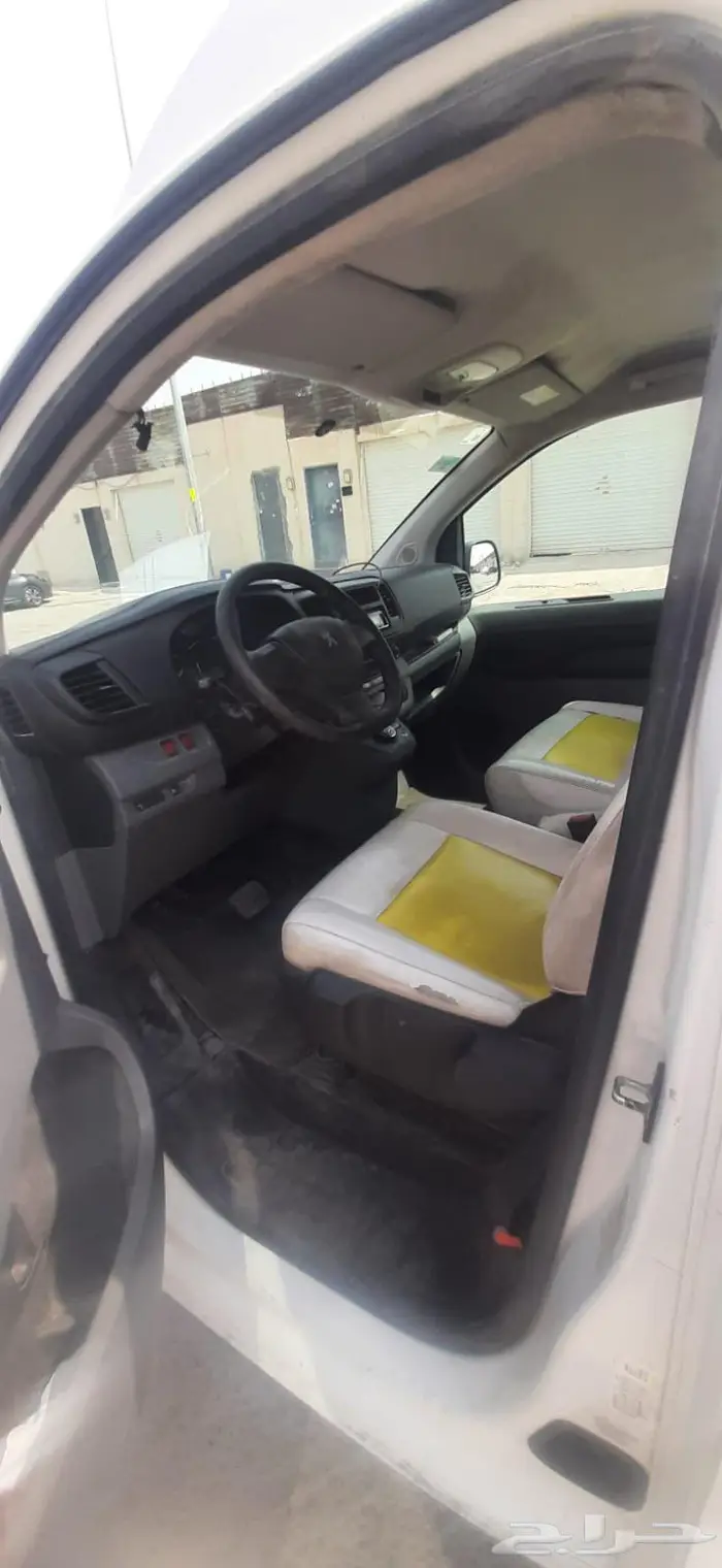 بيجو اكسبيرت يوجد فيها ثلاجة 3