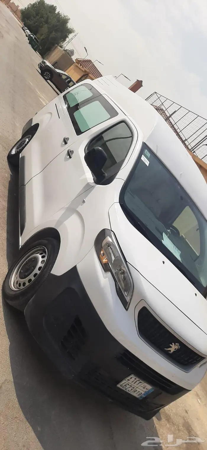 بيجو اكسبيرت يوجد فيها ثلاجة 4